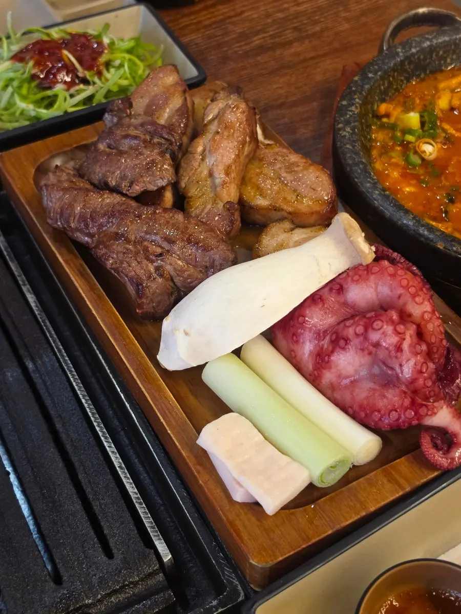 Complimentary kimchi jjaglagi