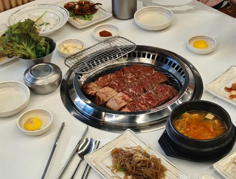 굽기 전 양념이 배인 이동갈비 300g