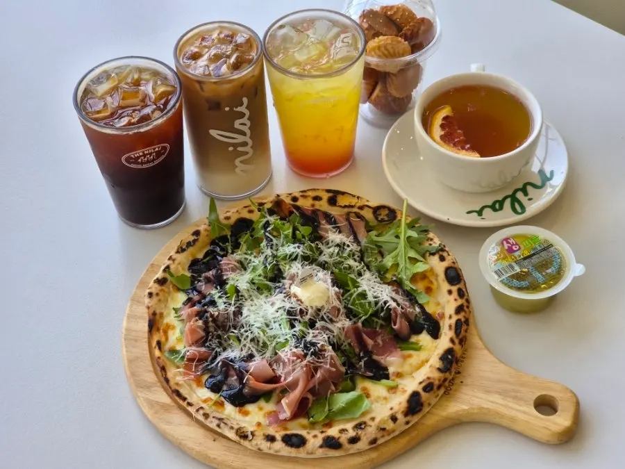 Table with pizza and drinks together
