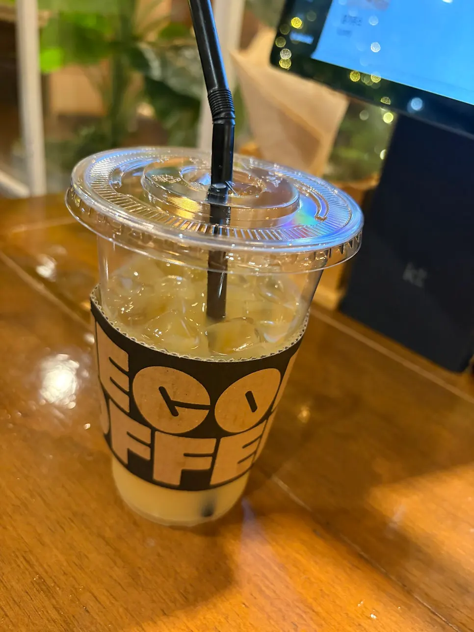 식사와 함께 주문한 생과일주스 두 잔