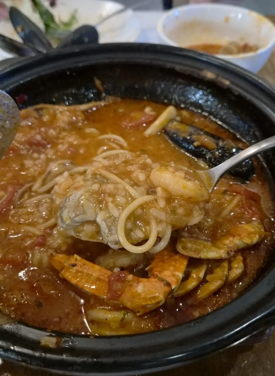 면과 리조또가 함께 나온 꽃게 빼쉐
