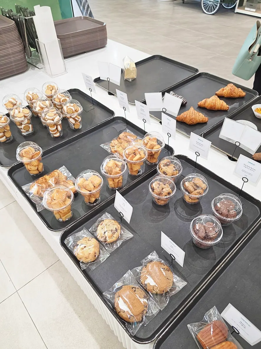 Display case with cream breads and pastries