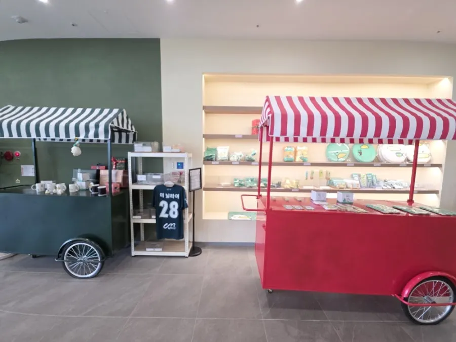 Small but well-stocked bakery display corner