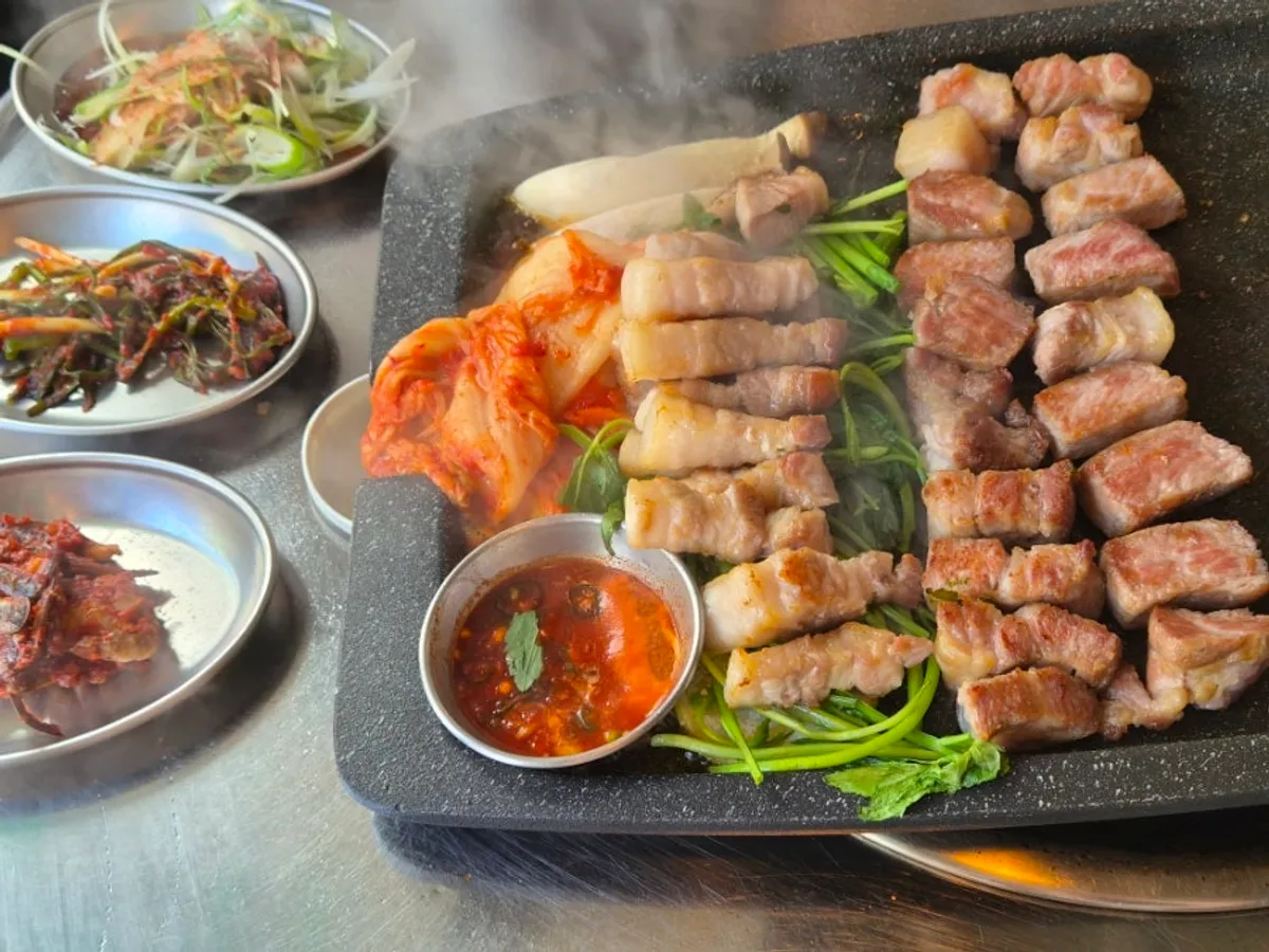 A spread of meat grilled with mukeunji and minari