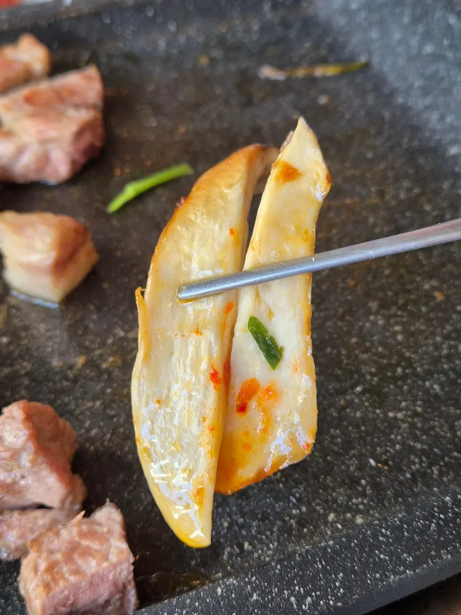 Aged meat paired with a highball