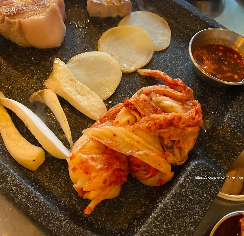 직원이 구워주는 삼겹살과 목살