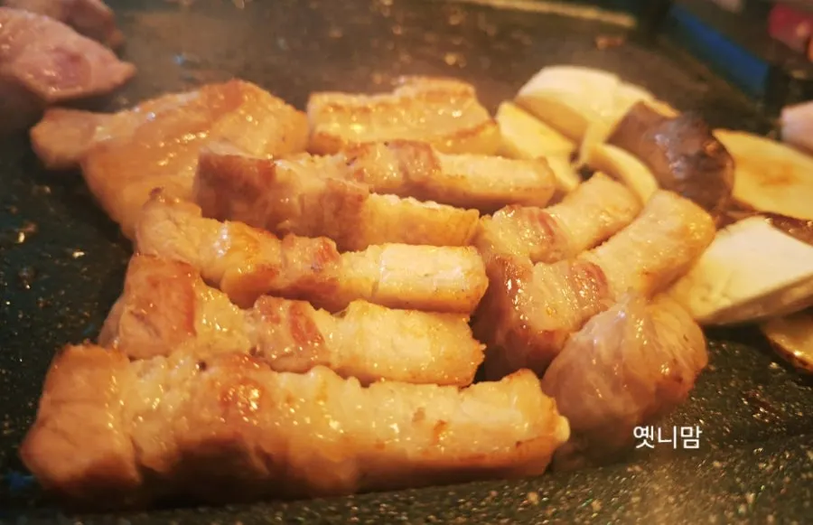 Gim Sukseong pork belly on the grill