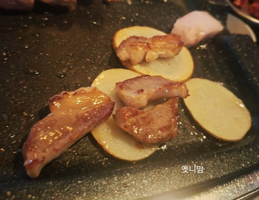 Grilled gabrisal with side dishes
