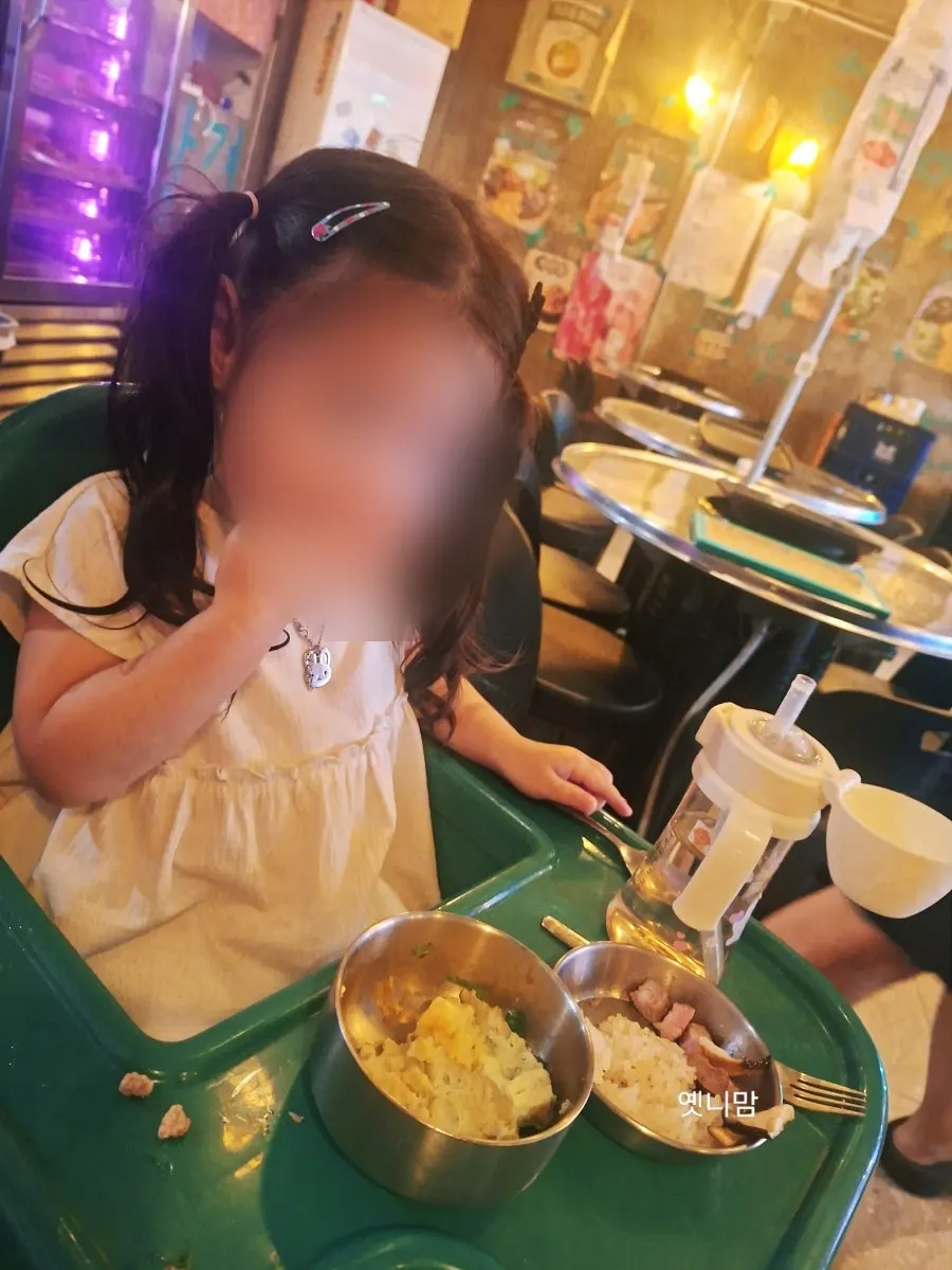 Meat table spread shared with kids at Gim Sukseong Seongnae Branch