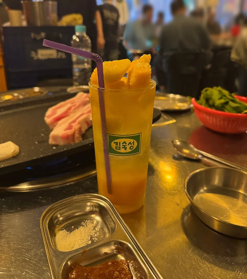 Real apple mango highball piled with fresh mango