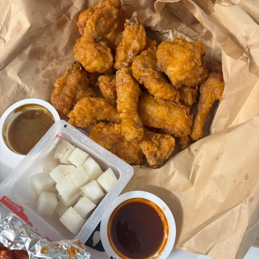 뼈 후라이드치킨 한 마리 포장 상태