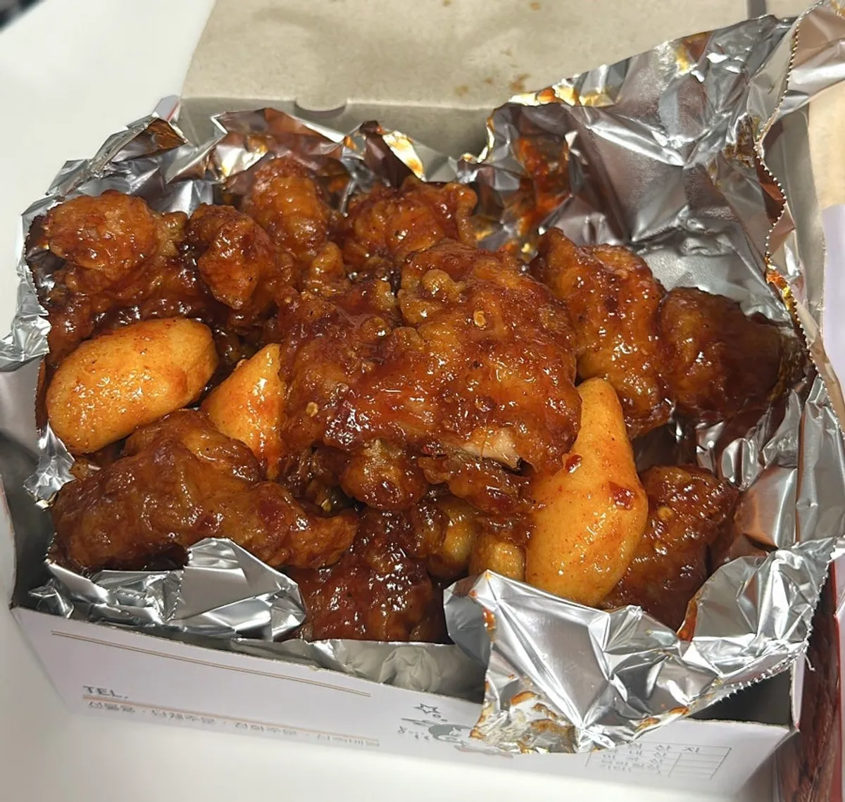 윤기나는 김씨치킨 닭강정 중간매운맛 중자