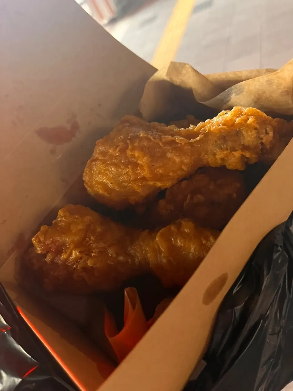떡사리가 섞인 닭강정 한 상자