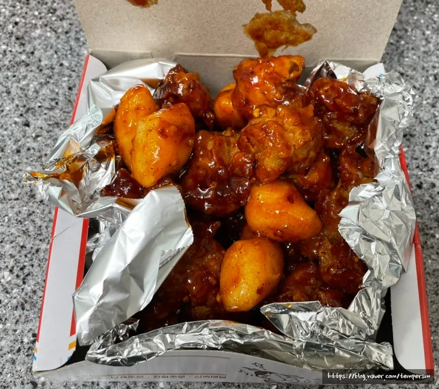 21,000원어치 닭강정과 닭다리 상차림