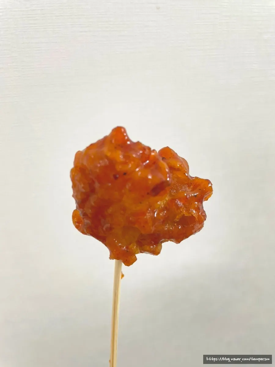 닭강정 순살 조각과 떡