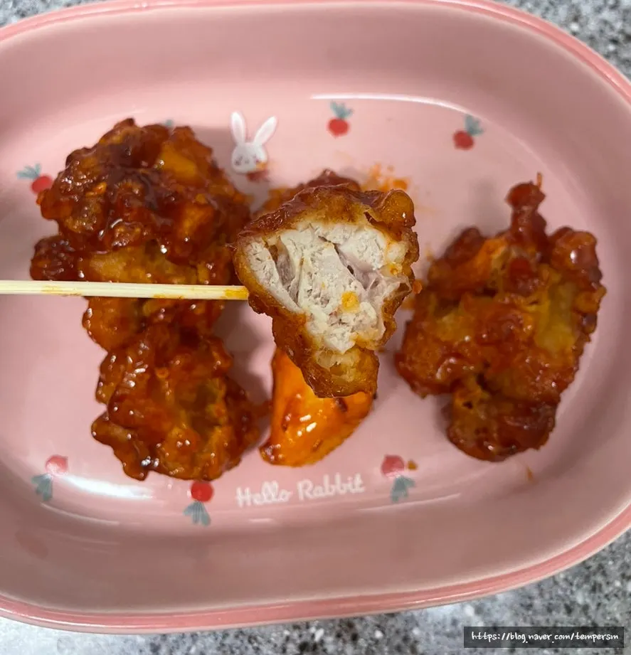덜어 먹은 닭강정 한 접시