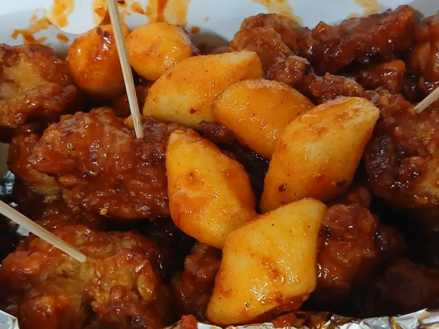 Takeout medium-spicy dakgangjeong from Gimssi Chicken Suyu Market Branch