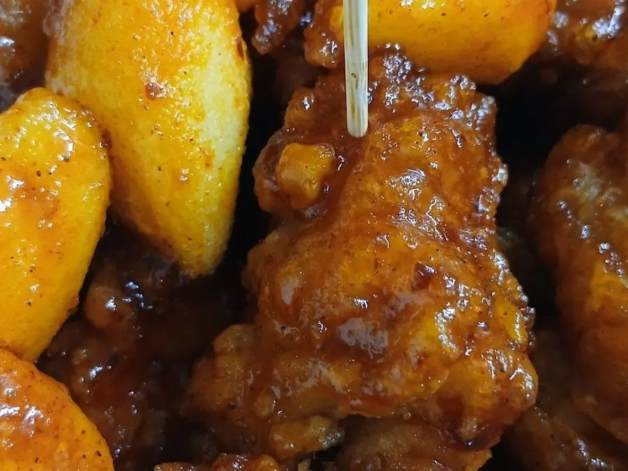 Plate of sweet-spicy sauced dakgangjeong