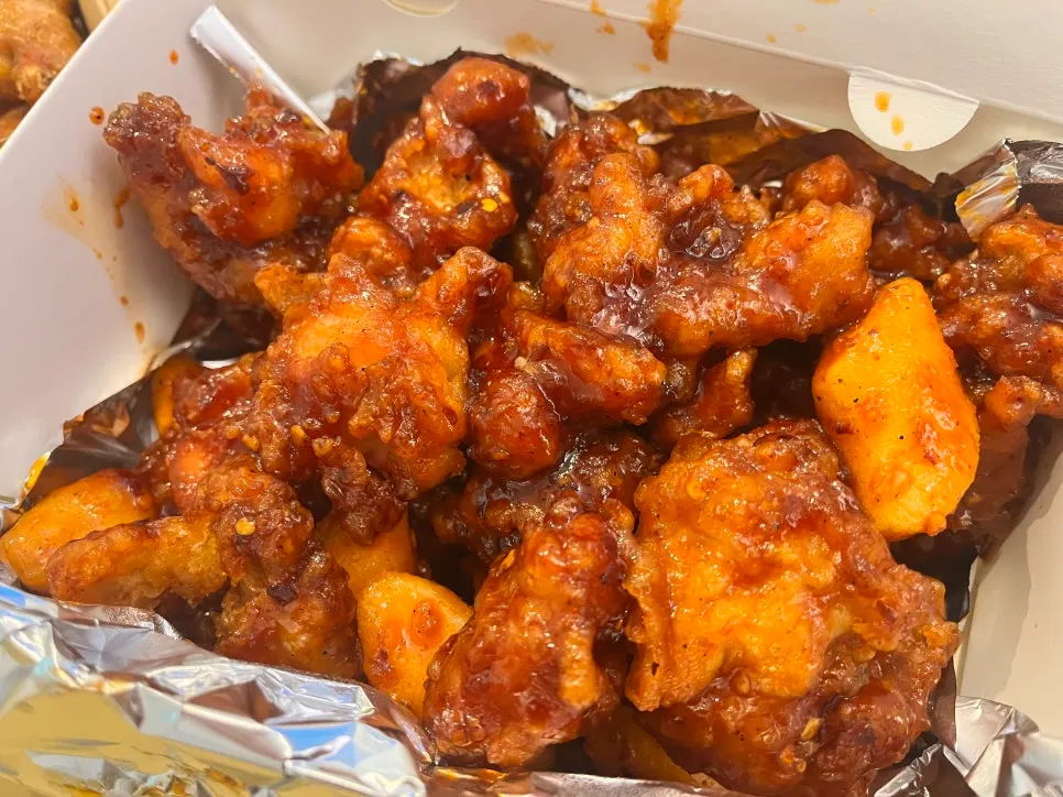 포장 용기에 담긴 닭강정