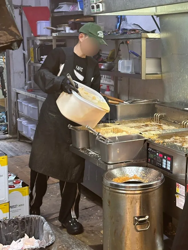 김씨치킨 수유시장점 캐릭터 간판