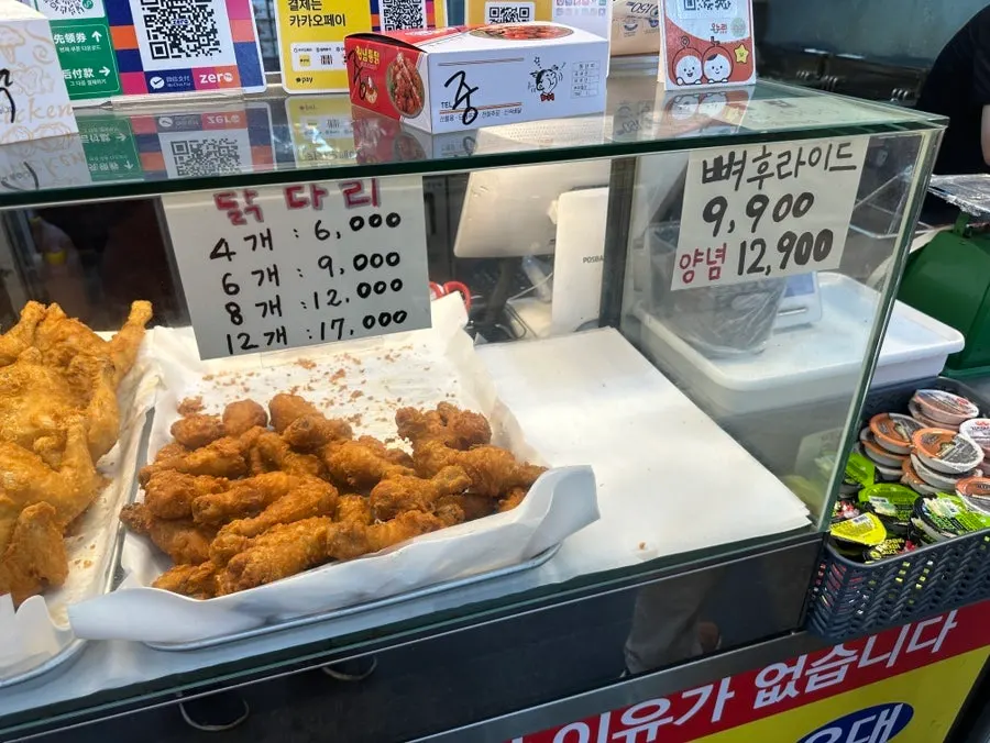 김씨치킨 수유시장점 조리 공간 전경