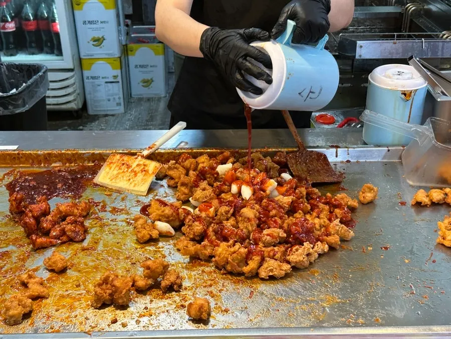 명품 닭강정 사이즈와 맛 안내 메뉴판