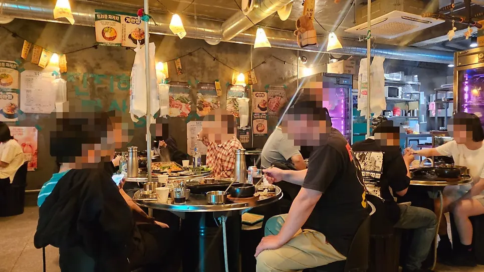 Gim Sukseong Seongnae Branch fully seated with customers