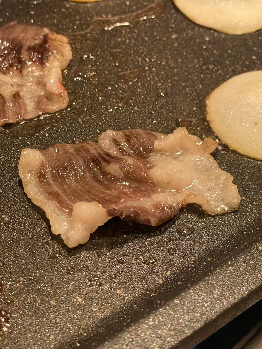 Quickly-grilled chadol beef