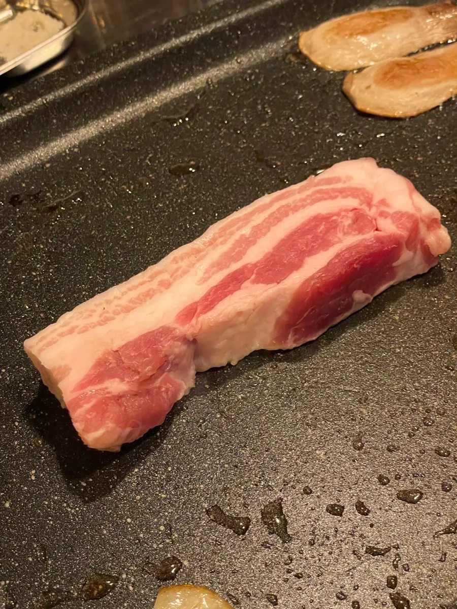 Close-up of thick grilled grade 1++ chadol