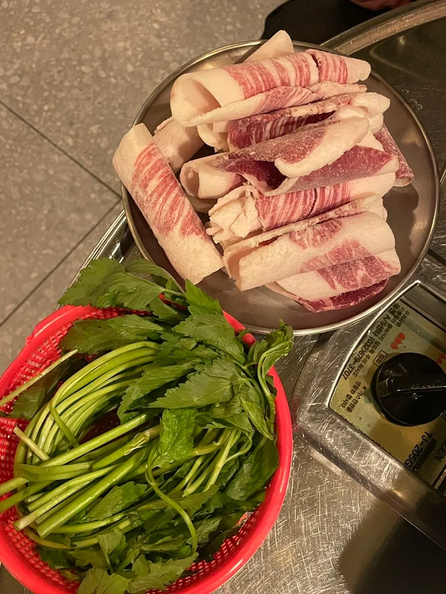 Kimchi pork belly grilled together with kimchi