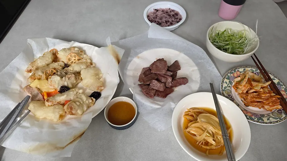 Hanwoo grilled at home with salt and wasabi