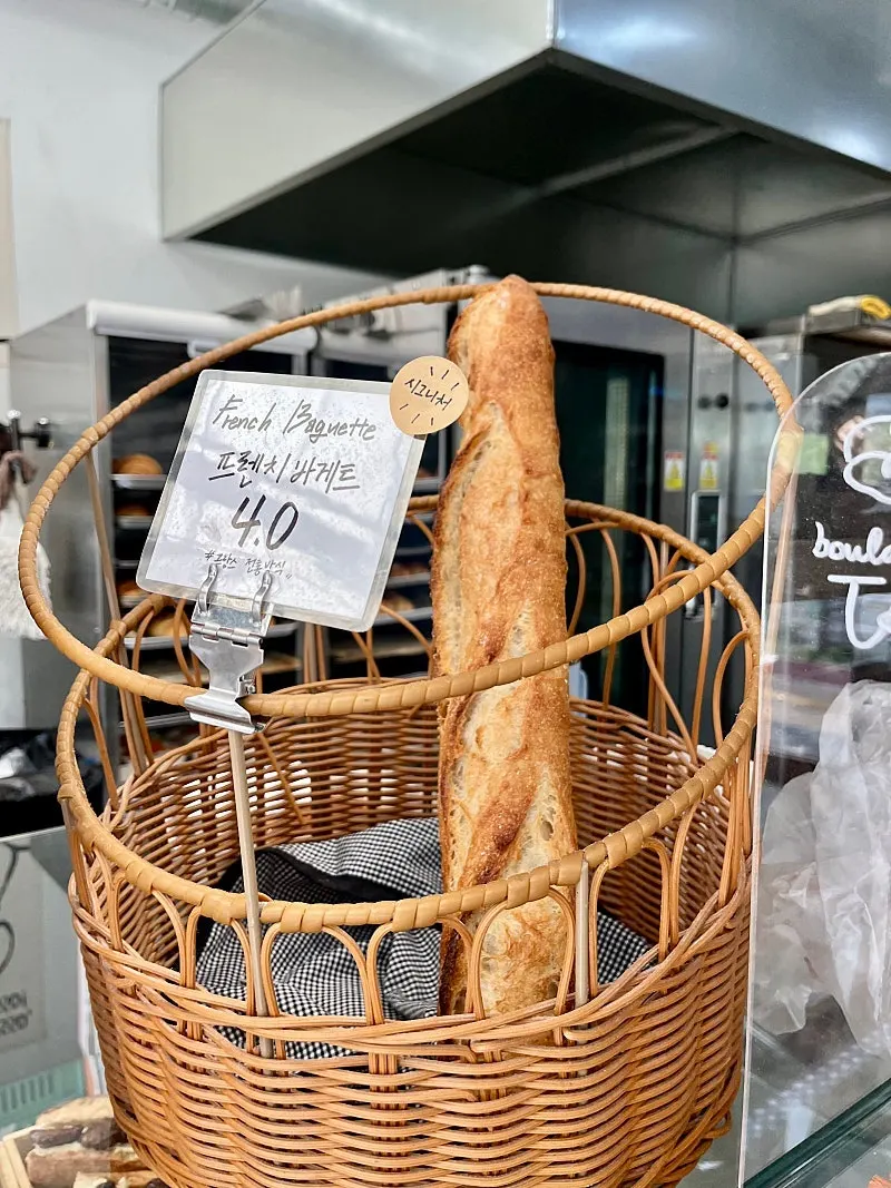 Bread packed to go from the KINTEX bakery
