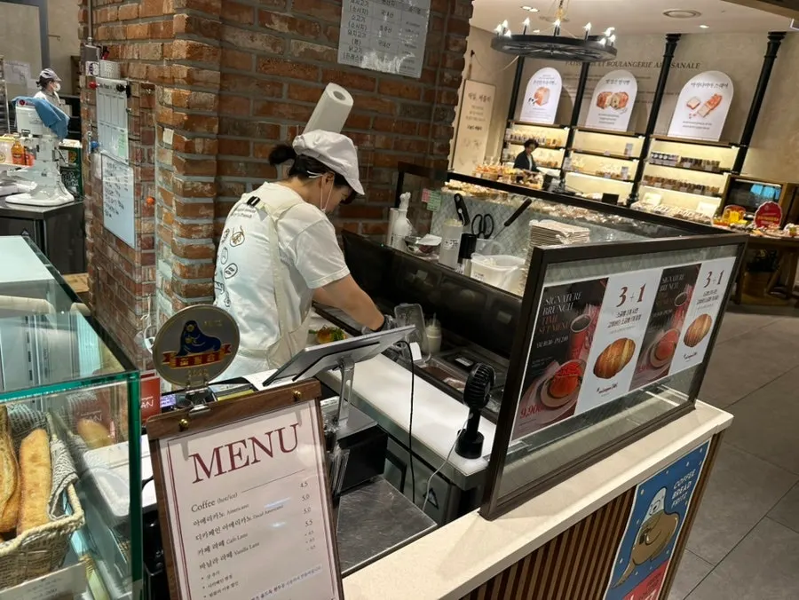 Bread display inside Boulangerie Tan