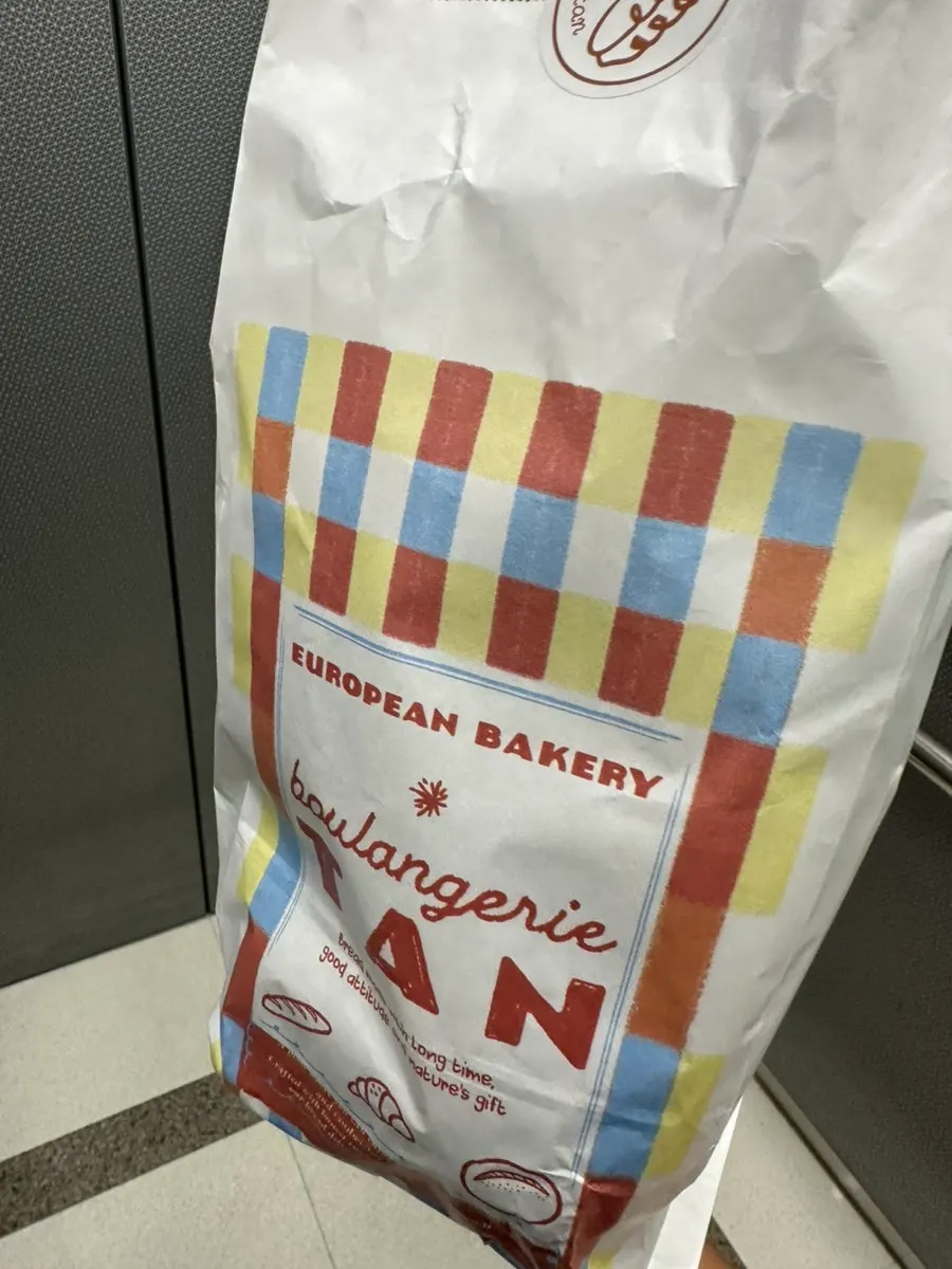 Boulangerie Tan's retro-design paper bag