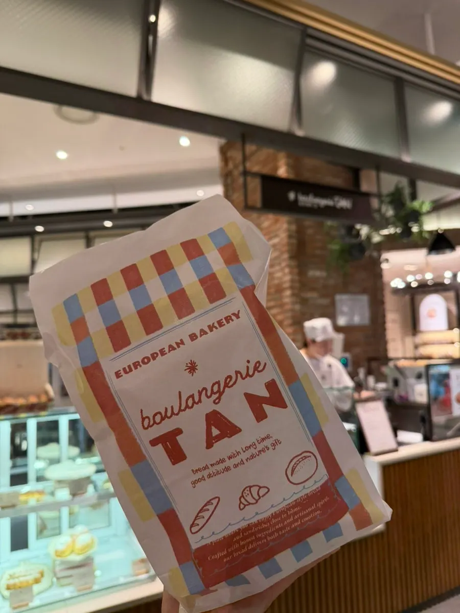 Boulangerie Tan storefront on the basement food floor of Hyundai Department Store KINTEX