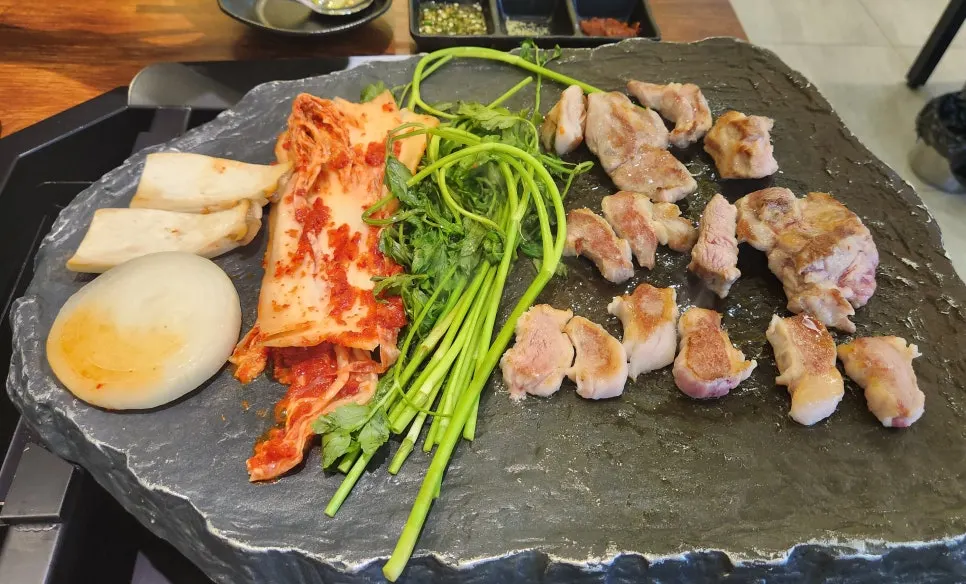 Interior seating and cozy atmosphere at Girin Samgyeopsal