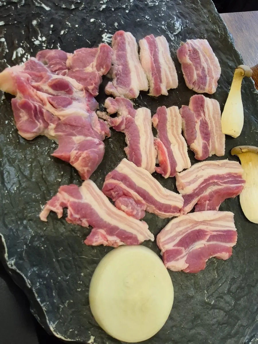 매콤달콤한 비빔칼국수 한 그릇