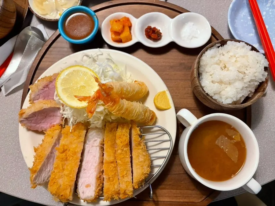 Kitsuki's assorted katsu with fried shrimp, hire, and rosu