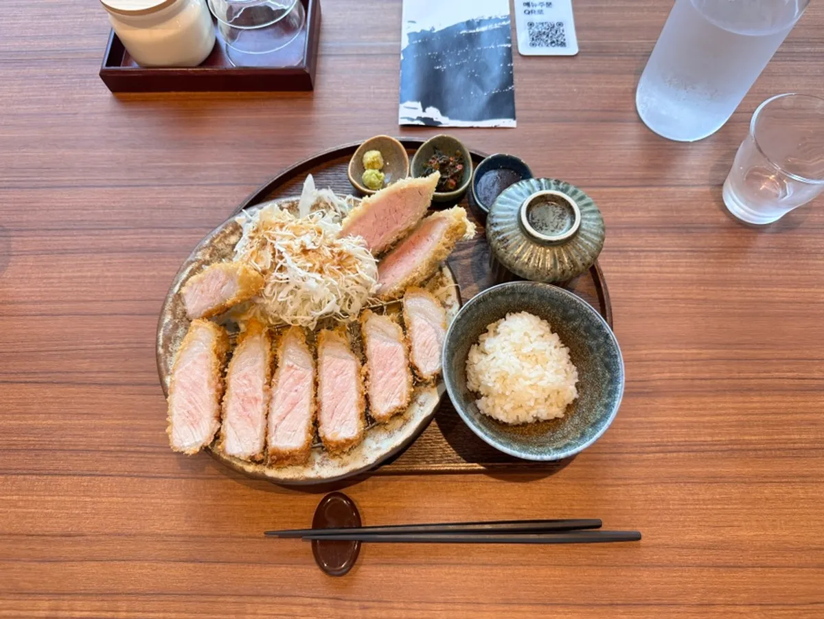 Visita a Kitto, restaurante japonés de tonkatsu cerca de la estación DMC