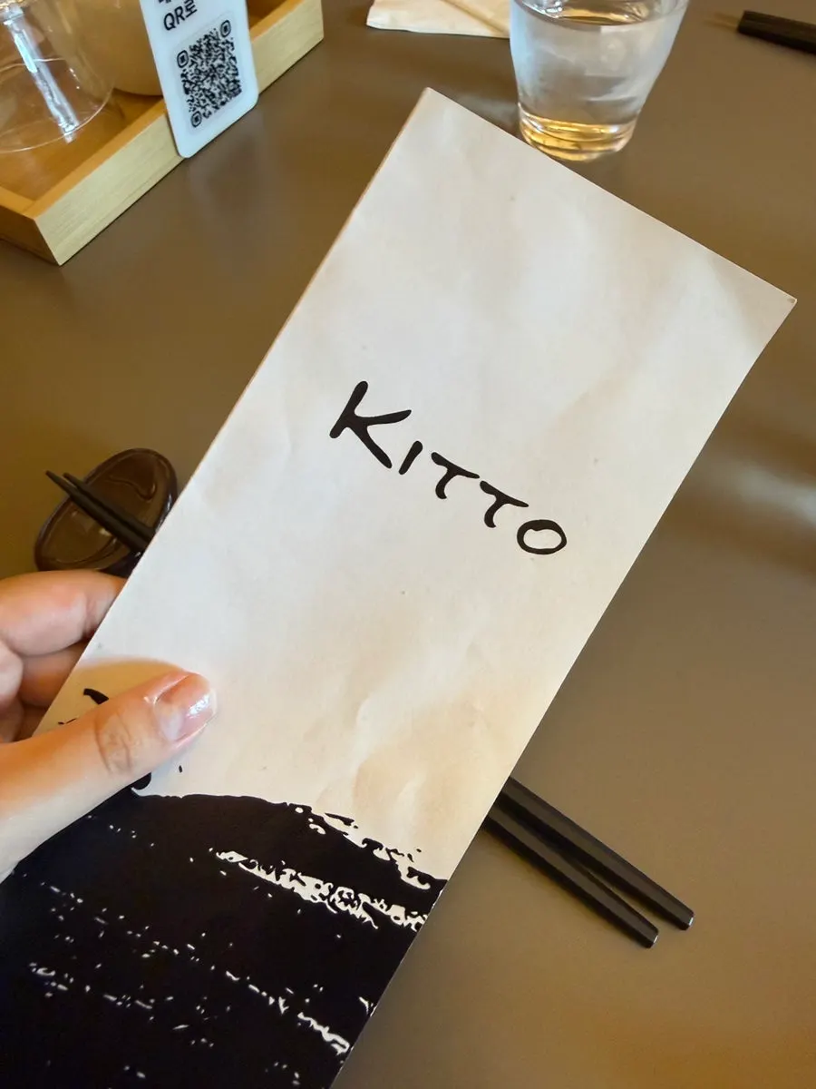 Meja yang sudah disiapkan di Kitto