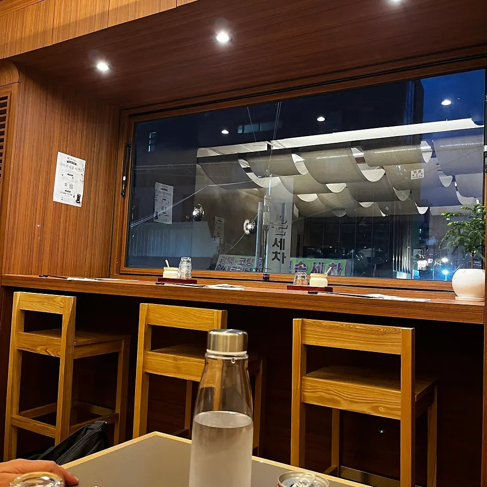 창밖을 보며 식사할 수 있는 킷토 좌석