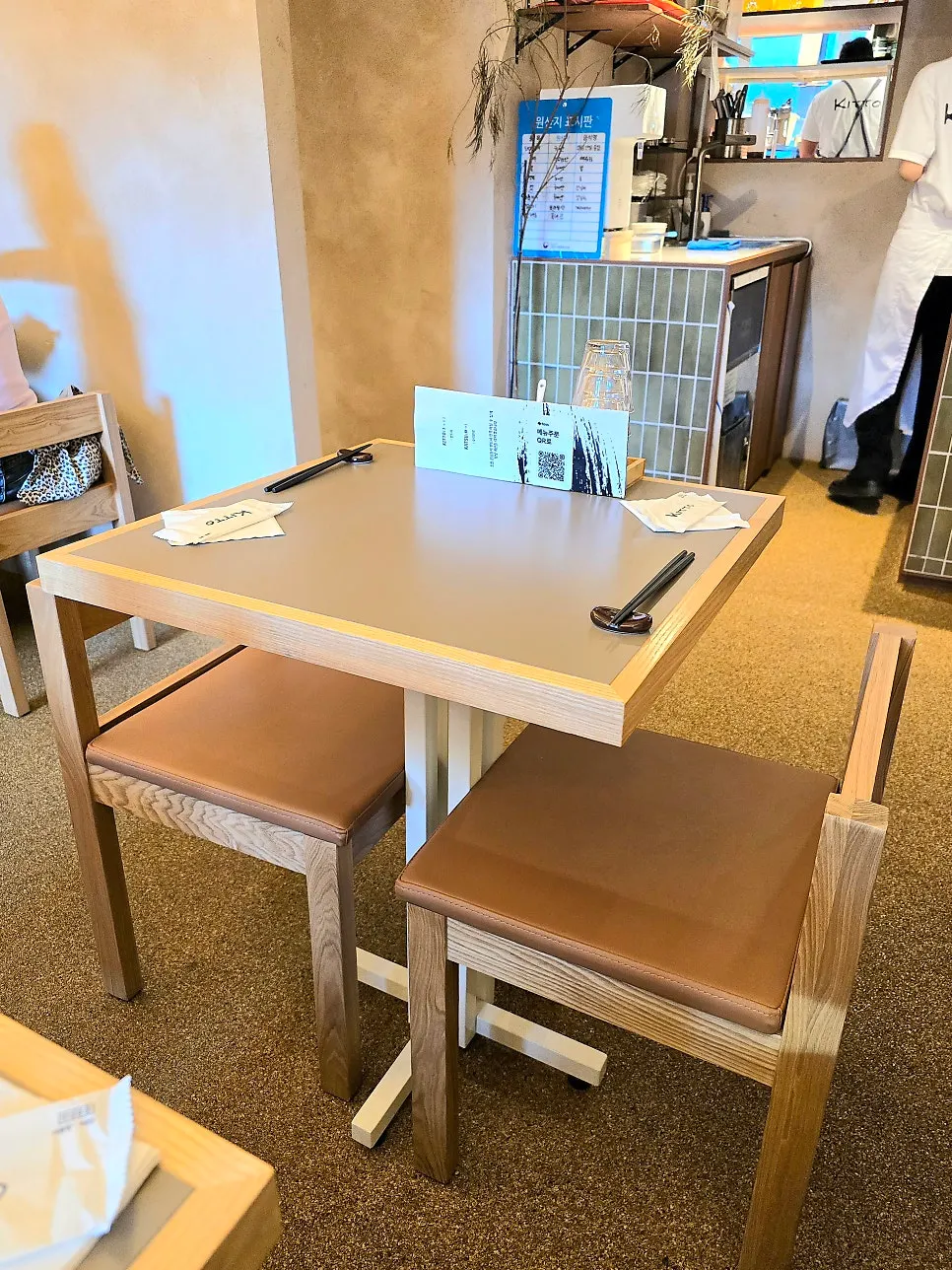 Kitto's 2-person seats and counter seat by the picture window
