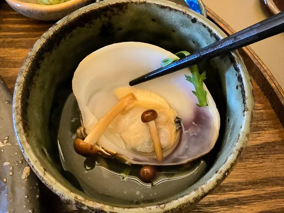 Kitto soup made with mushroom, crown daisy, and clams