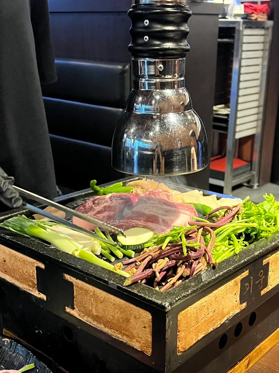 Vertical shot of the Donggiun Set raw meat