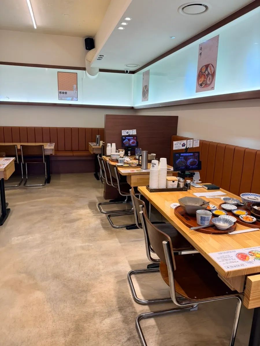 Table area at Hekbap Kkachisan Branch