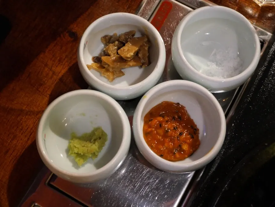 김치와 장류를 포함한 기본찬