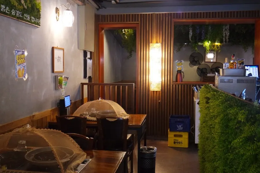 Seating inside Gwangseonjip