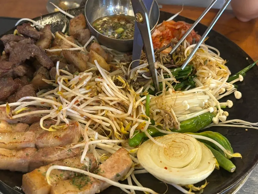 Spicy sauce and soy sauce-based sauce