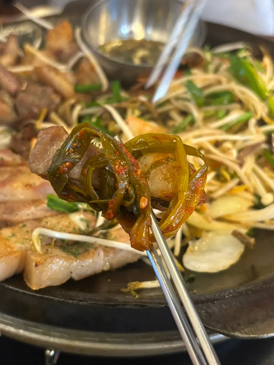 Meat paired with braised green onion kimchi