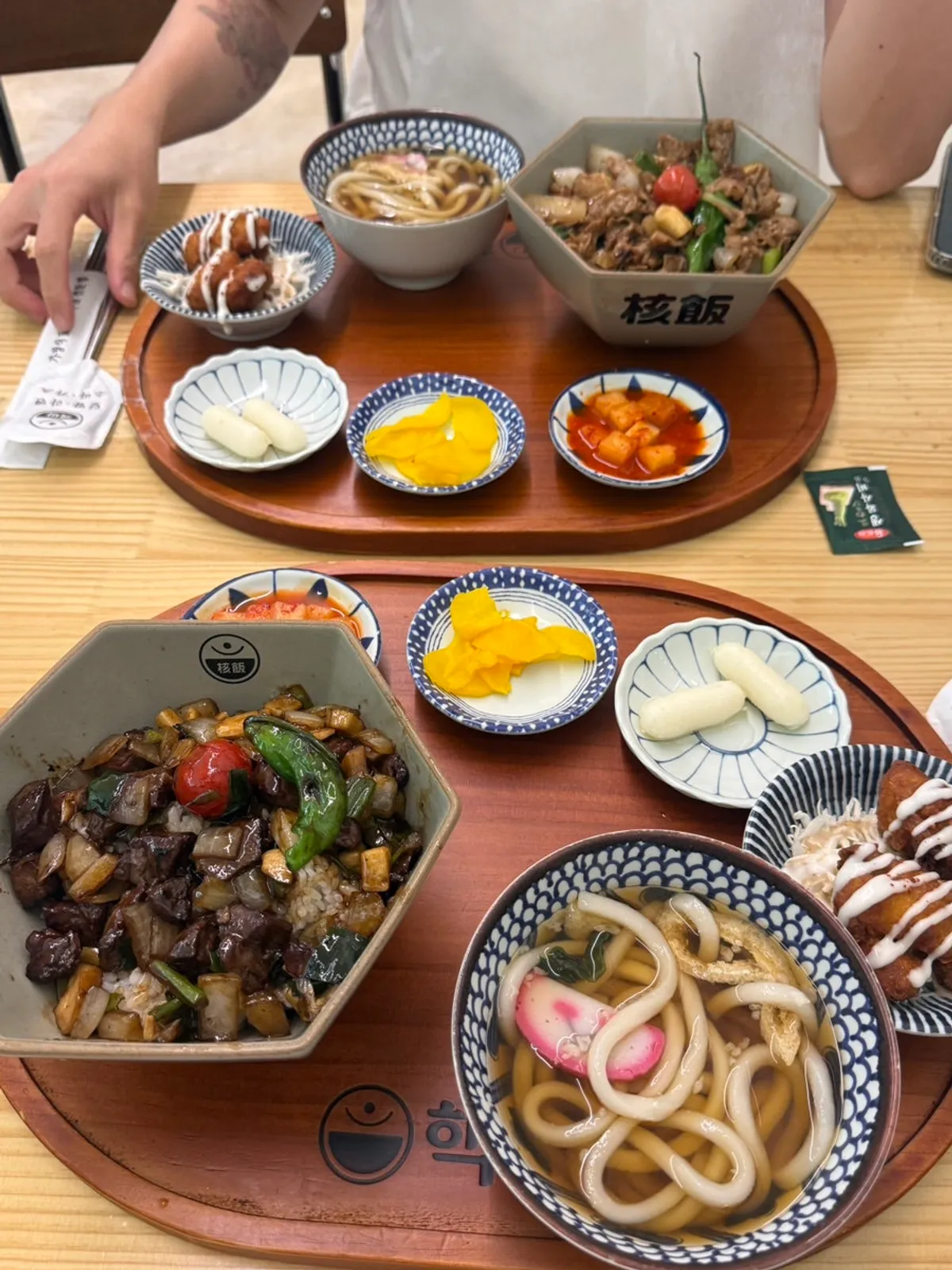 Meat-loaded rice bowl set at Hekbap Kkachisan Branch